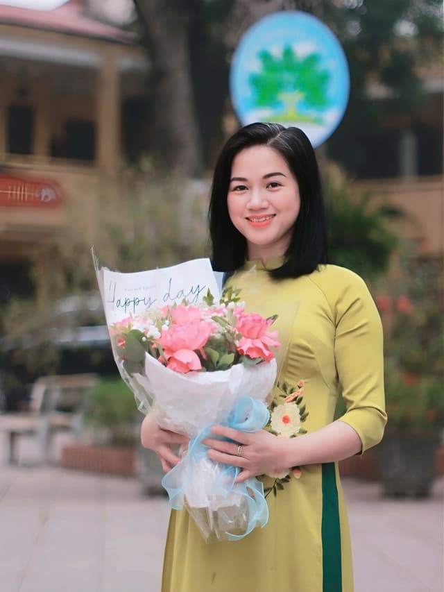 Cô Phạm Thị Thu Hà